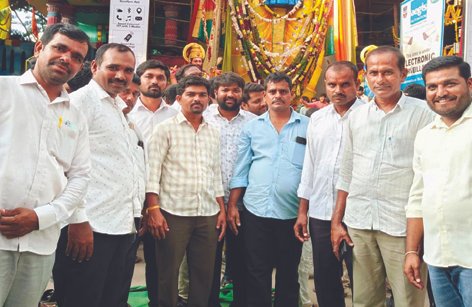 ఖైరతాబాద్ గణేష్‌ను దర్శించుకున్న బీఆర్ఎస్ నాయకులు